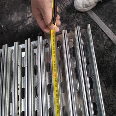 Galvanizirani metal u kanal